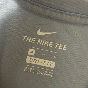 Men’s The NIKE Dri-Fit Tee; Size M